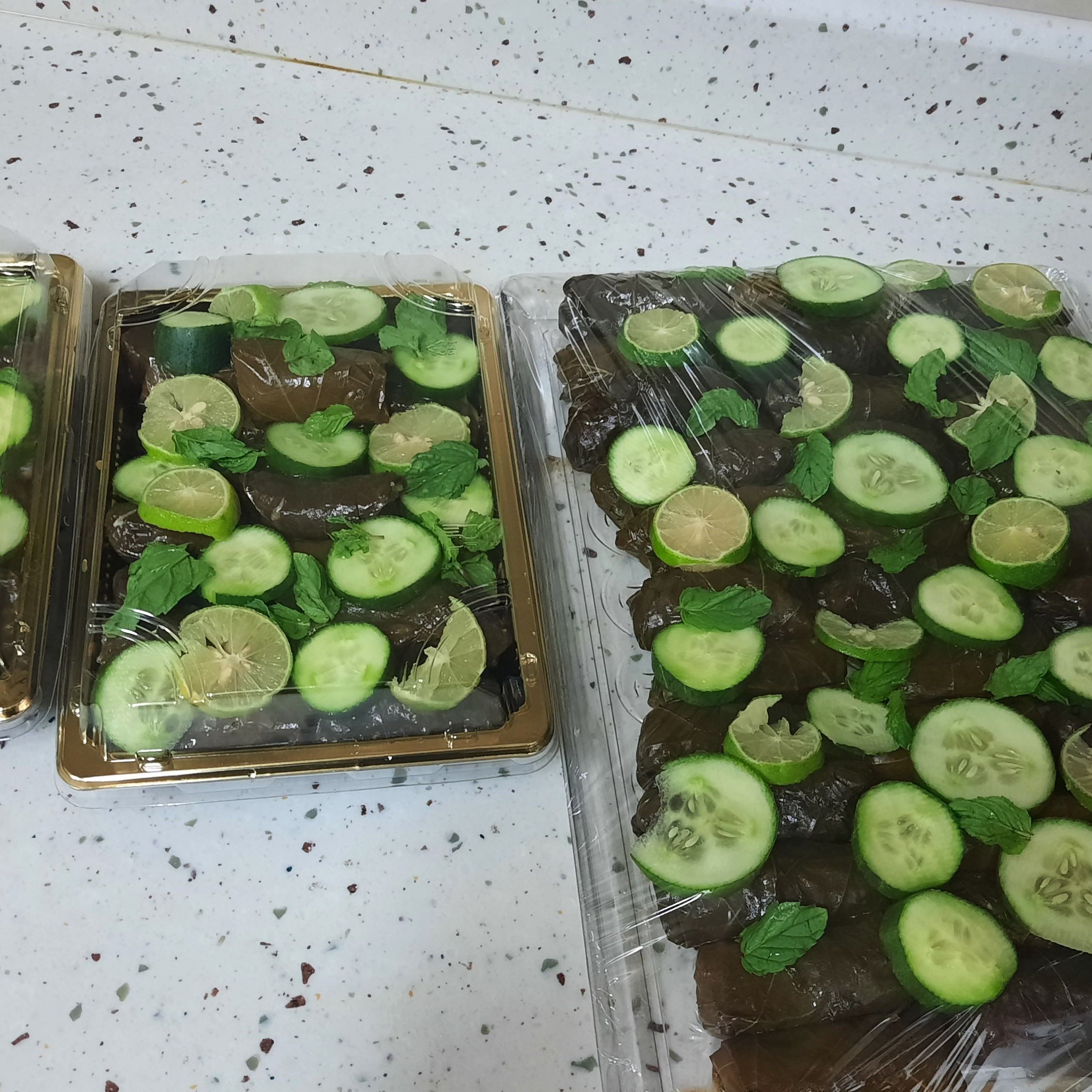 صحن ورق عنب كبير ٥٠ حبه 
الصحن الصغير ٢٠ حبه