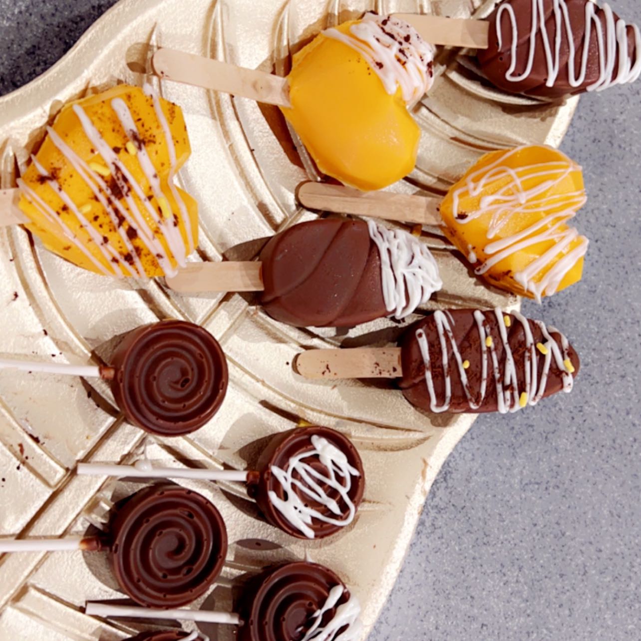 كيك بوب الآيس كريم
يوجد عدة اشكال للمناسبات وعلى حسب الطلب