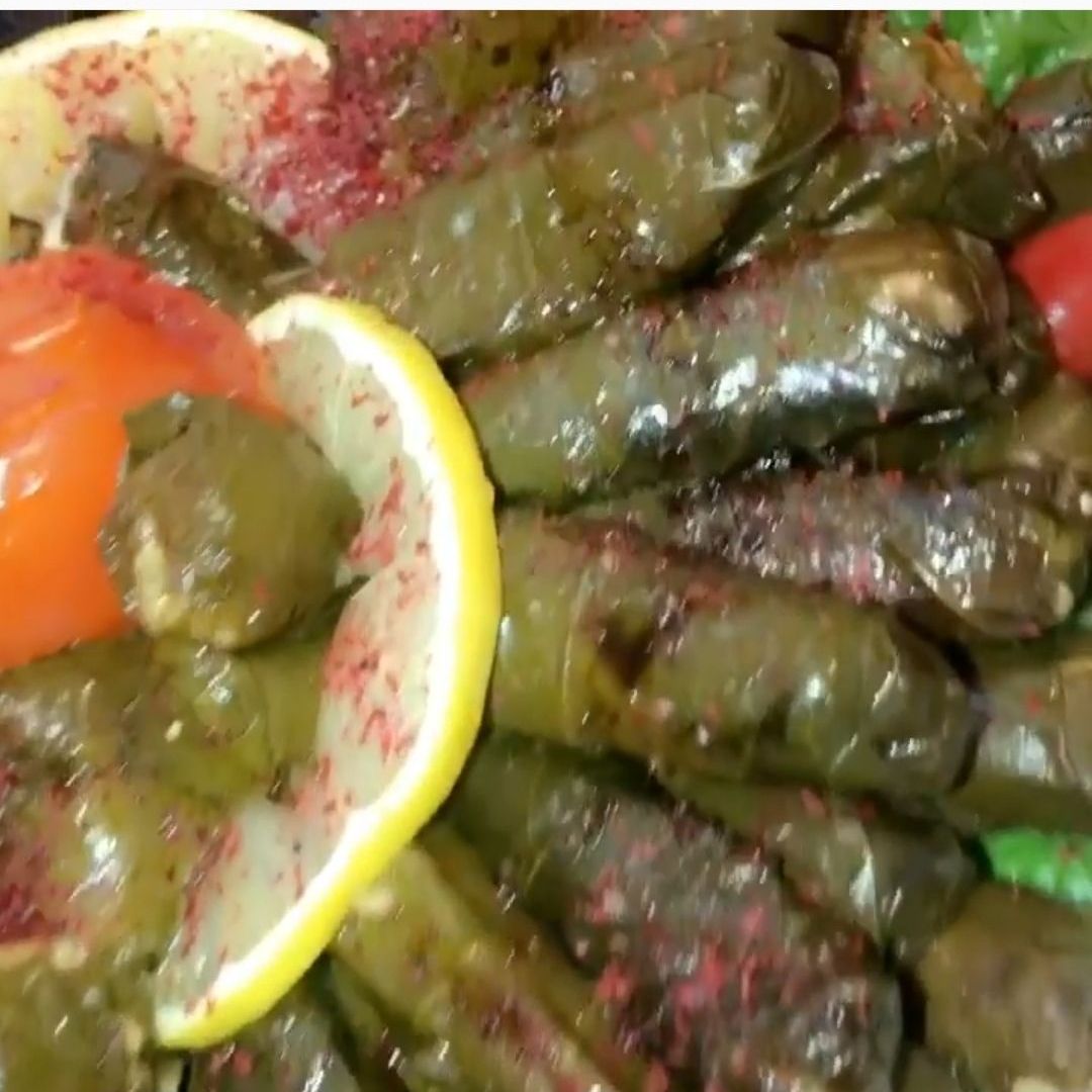 ورق عنب اممم. حامض. سبايسي
والطعم وحده وراء الثانيه من لذااذتها