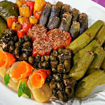 تشكيله محاشي عشر حبات ورق عنب وعشره كوسا وعشره بطاطا وعشره فلفل رومي محشي