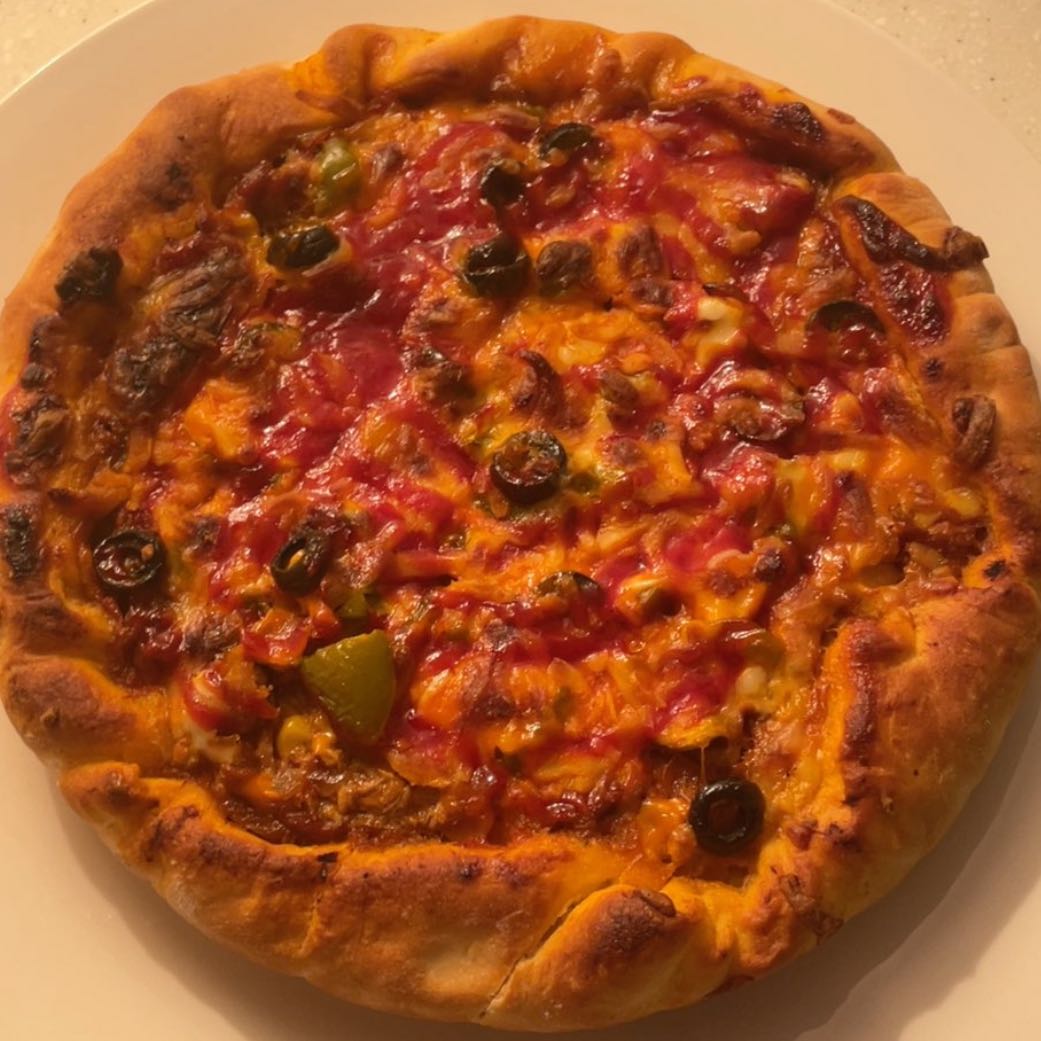 بيتزا 🍕 جميع الانواع 
وجميع الاحجام 
وسط 
وصغير 
وكبير
الحشوات على حسب الطلب فقط لاغير