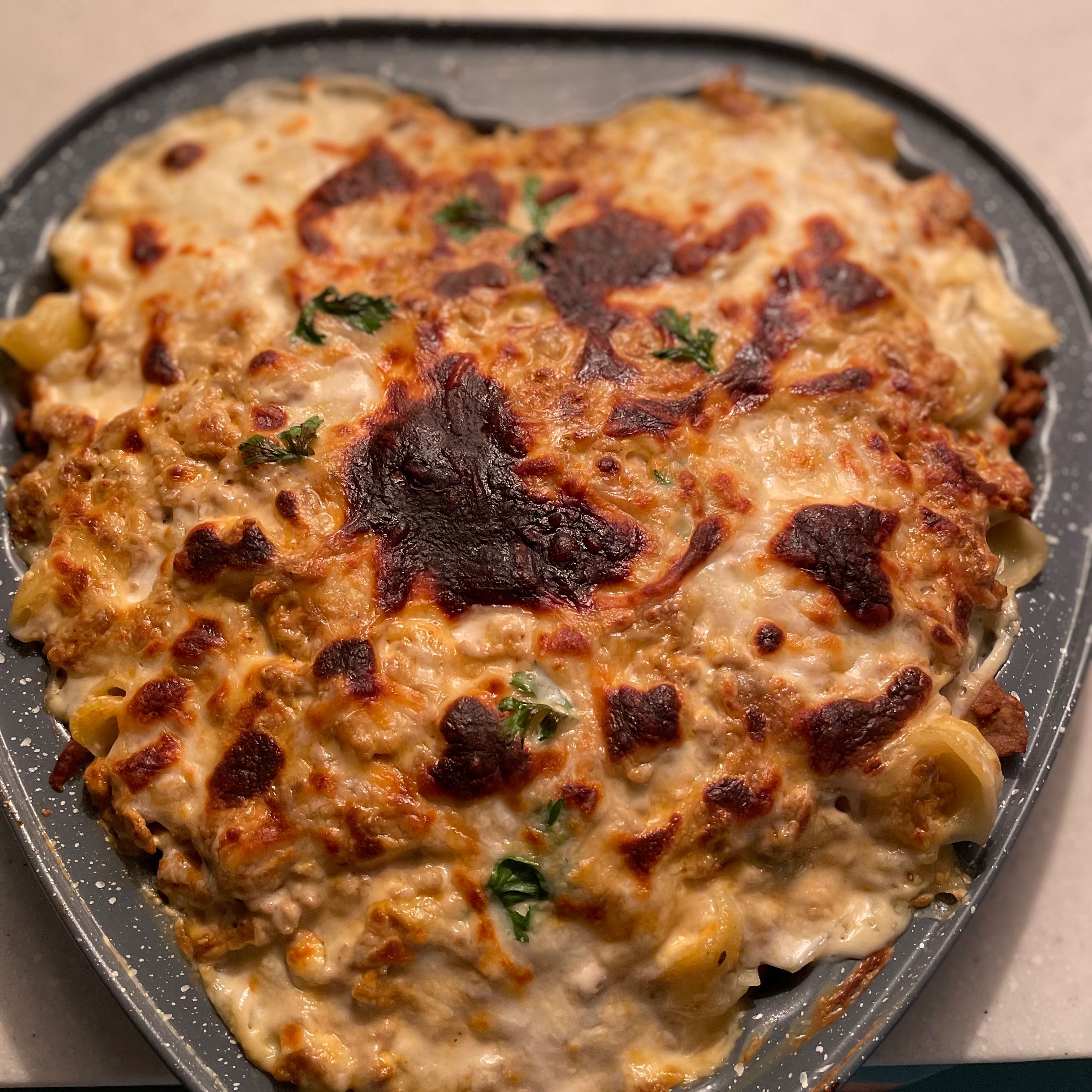 صينية بشامـيل مكرونه بالدجاج المفروم
وفيه على حسب الطلب 🤍