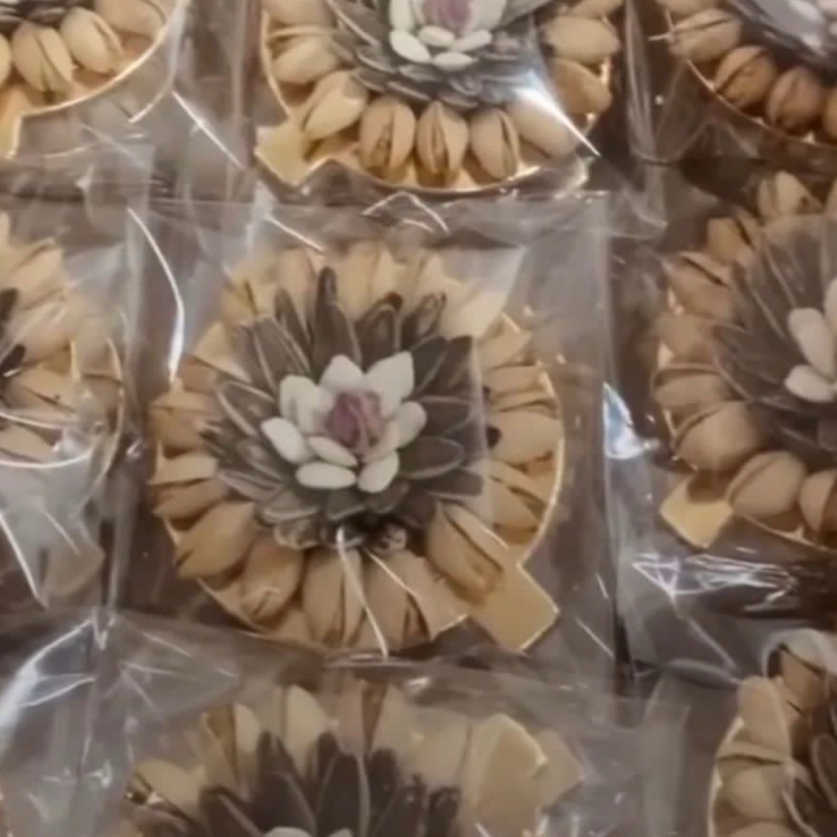 مكسرات بشكل رائع