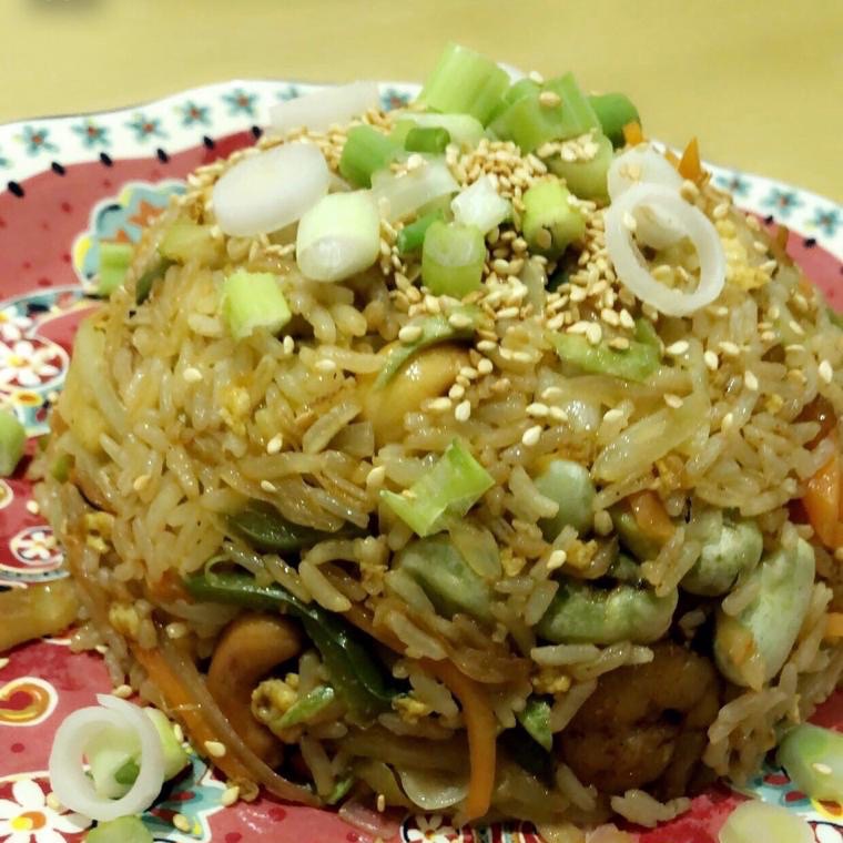 رز تايلندي مع الخضار والربيان الطازه او الدجاج حسب الرغبه