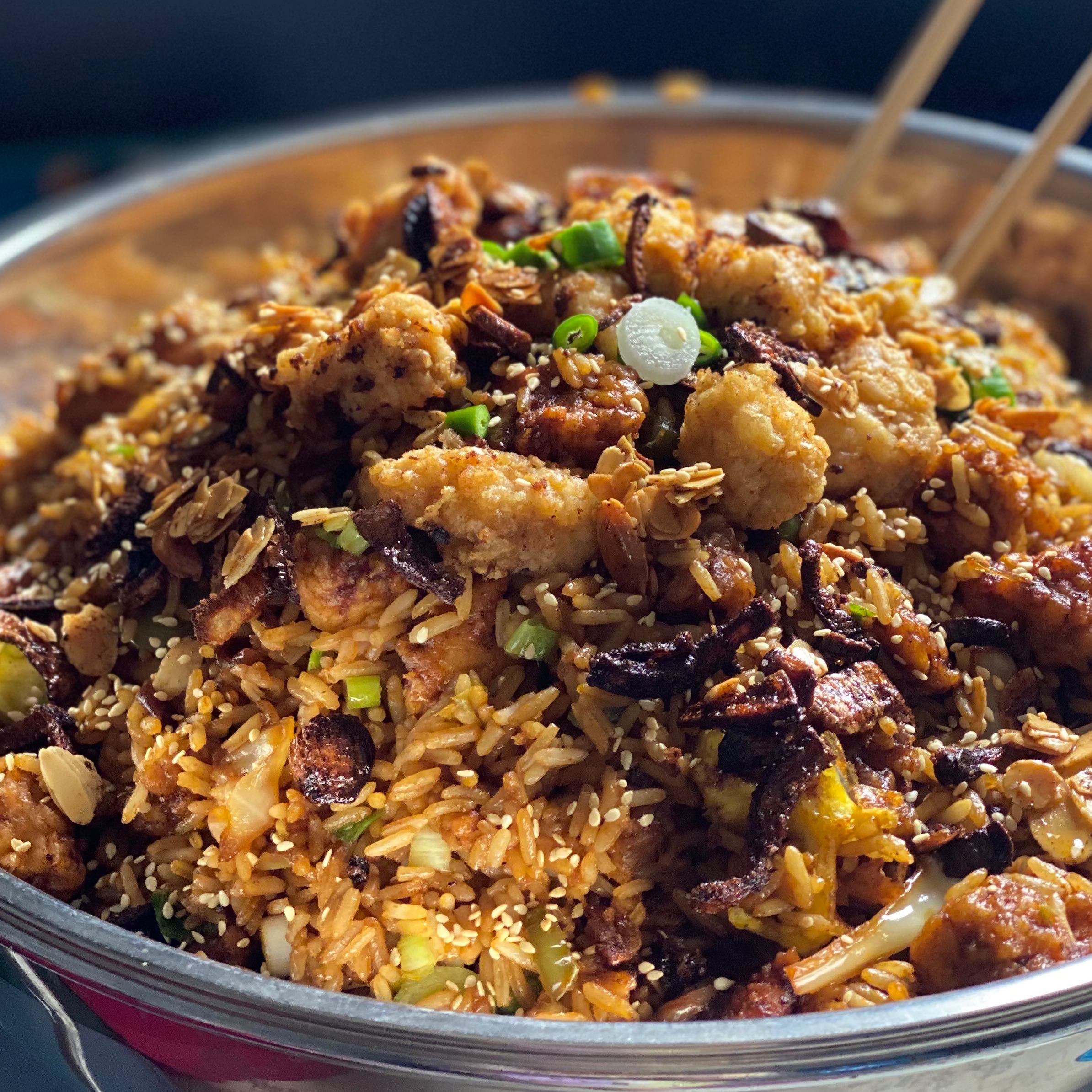 رز صيني بالدجاج الكرسبي