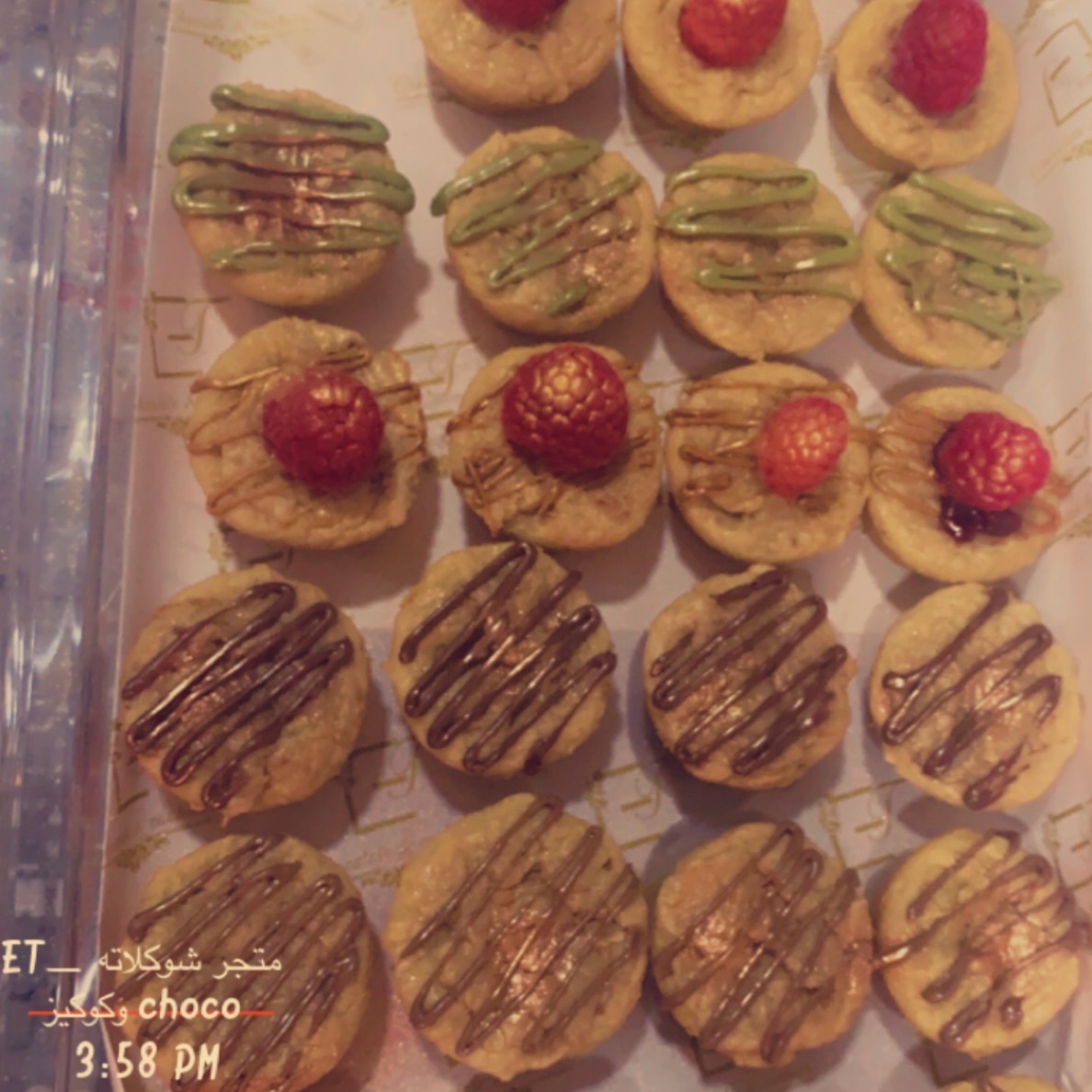 كوكيز لذذذذيذ بحشوات النوتيلا وايضاً باستشيو ولوتس و الكندر وايضاً سنكرس