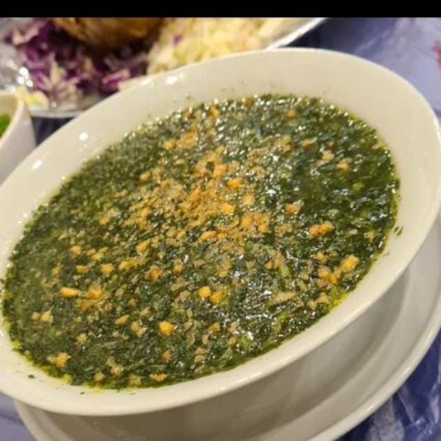 طبق ملوخيه بشوربه الدجاج