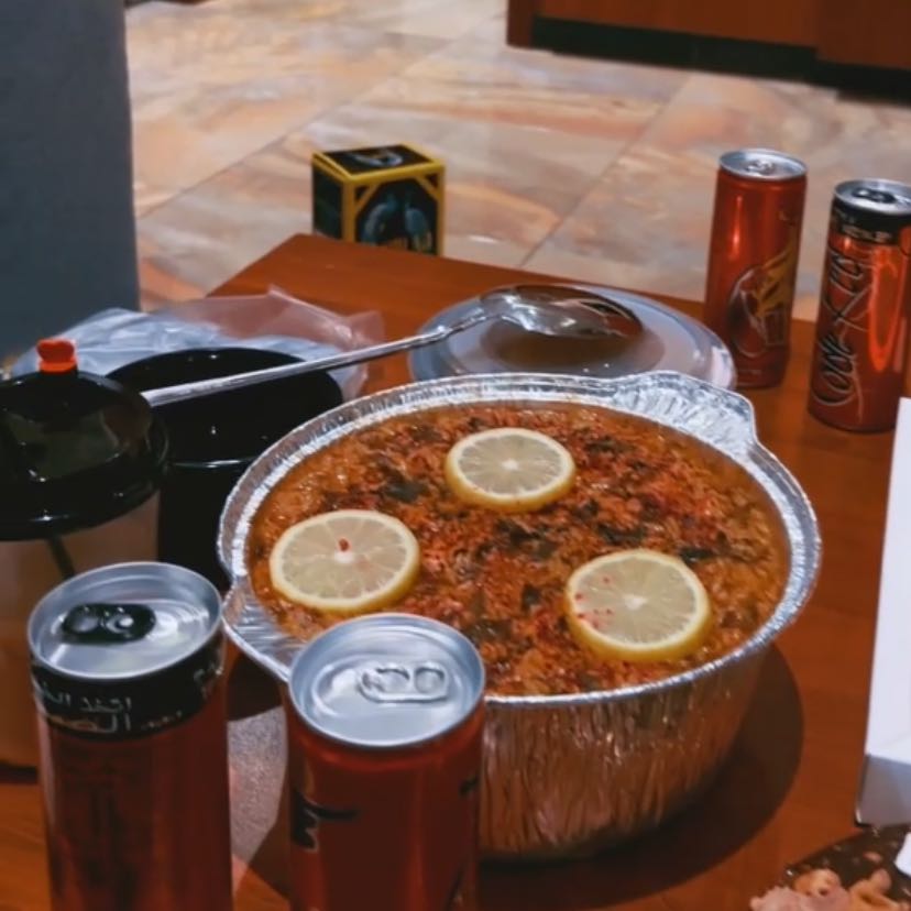 طلبيه لموظفات الفندق