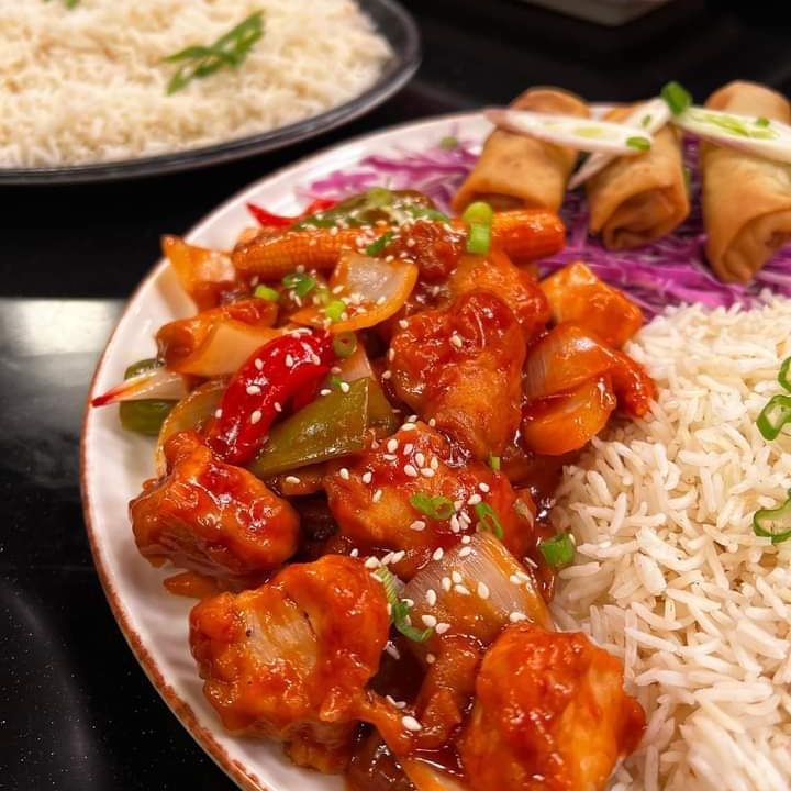 وجبة سيشون صينى لحم او فراخ مع رز بالخضار المميز مع شوربة