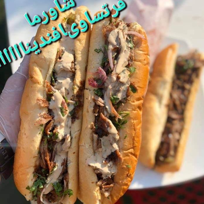 ٣ سندوتشات الشورما الفراخ او اللحمة بالعيش الفرنساوي الحجم الكبير  مع مخلل