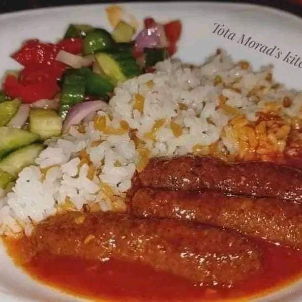 وجبة كفته رز مع رز و مخلل و سلطة