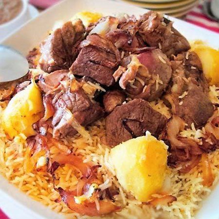 لحم مندى او مندى بطعم التندورى مع خضار مسلوق مع رز بسمتى