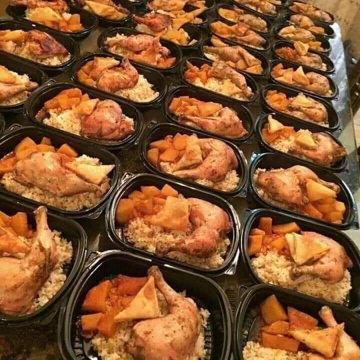 واجبات إفطار از طلاب او حفالات او شركات او كفارة او صدقات 
مكونات الوجبة ربع فرخة او قطعة لحمة مع سلطة و مخلل