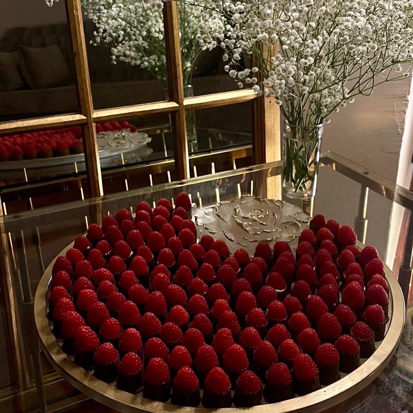 شوكولاتة التوت بحشوة الشيز كيك
100حبه