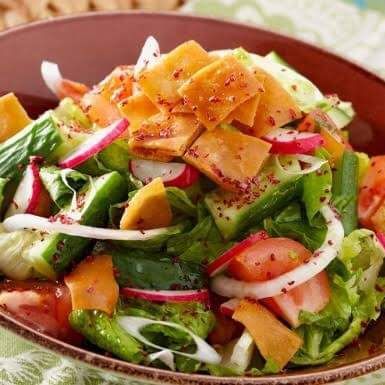 اى نوع سلطة خضراء او فتوش او سلطة زبادى