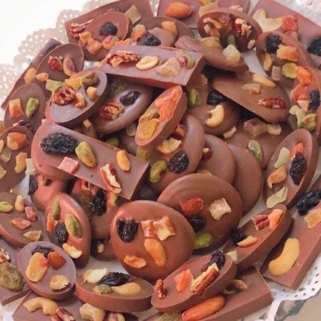 شوكليت باالمكسرات والفواكة المجففة