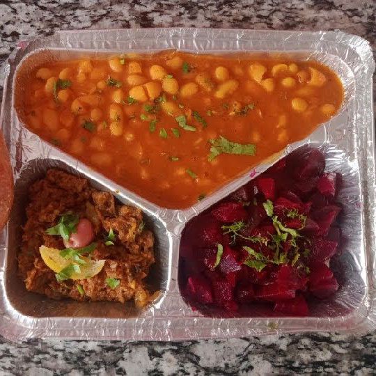 اللوبية او العدس +سلطة الباربا+سلطة الزعلوك