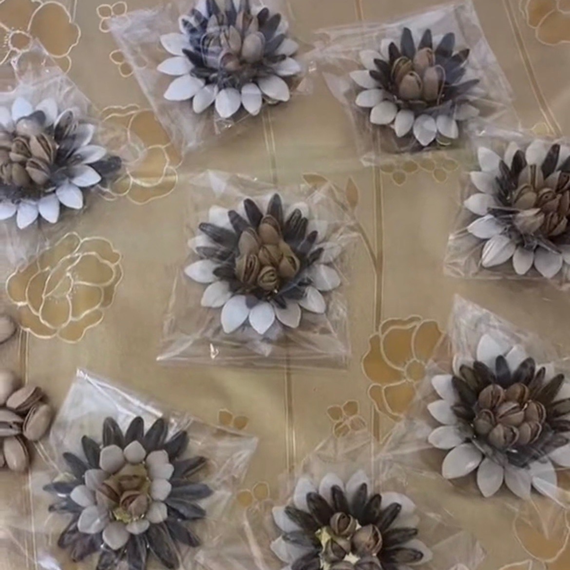 زهرة الفستق تليق بضيافتكم