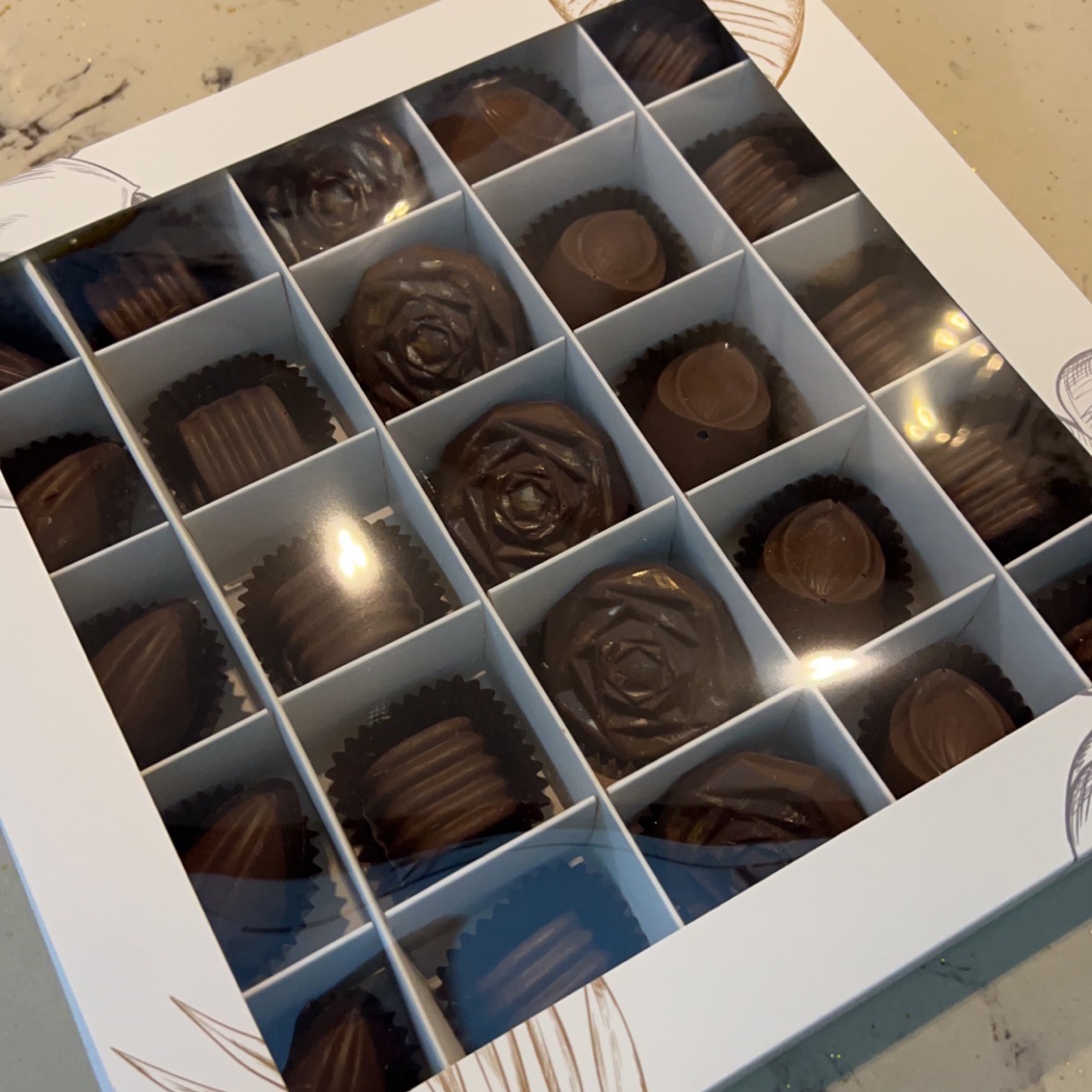 شكلاته بلجيكيه فاخره بحشوات منوعه
