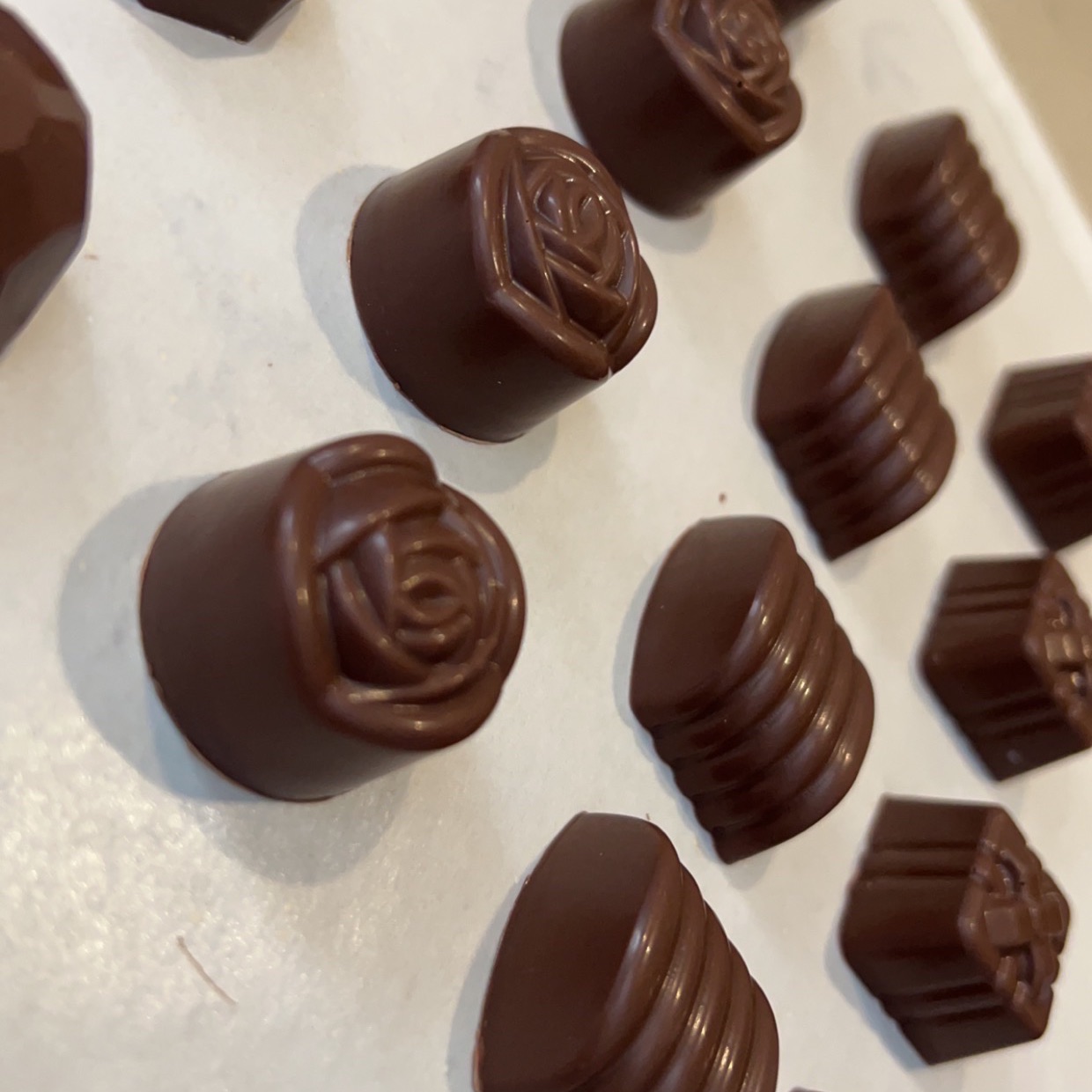 شكلاطه بلجيكيه فاخره بحشوات لذيذه