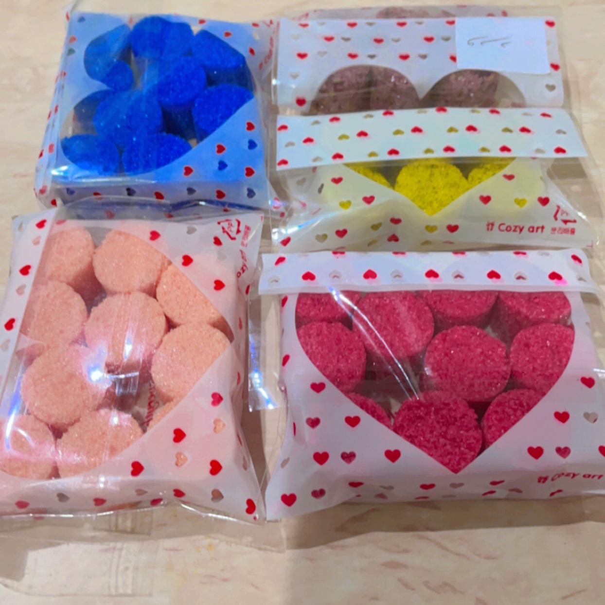 توت ازرق
توت احمر 
اناناس