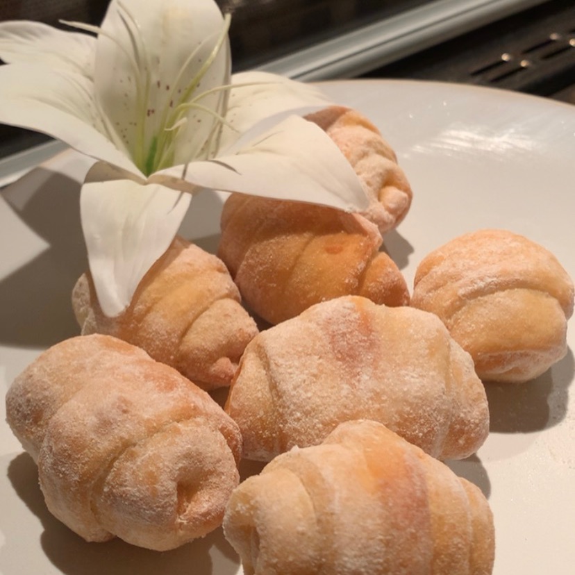 دونات كرواسون حشوة نوتيلا

للطلب قبل المناسبه بيومين او بيوم كحد اقصى .