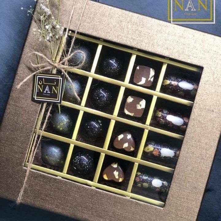 شوكولاتة بحشوات مختلفة
ملونة وكلاسيك