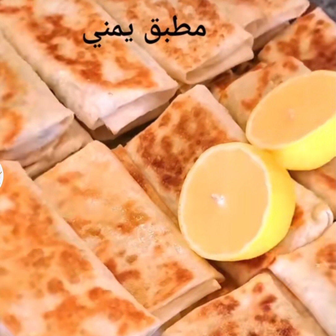 مطبق بالطريقه اليمنيه
يحتوي على بيض وكراث