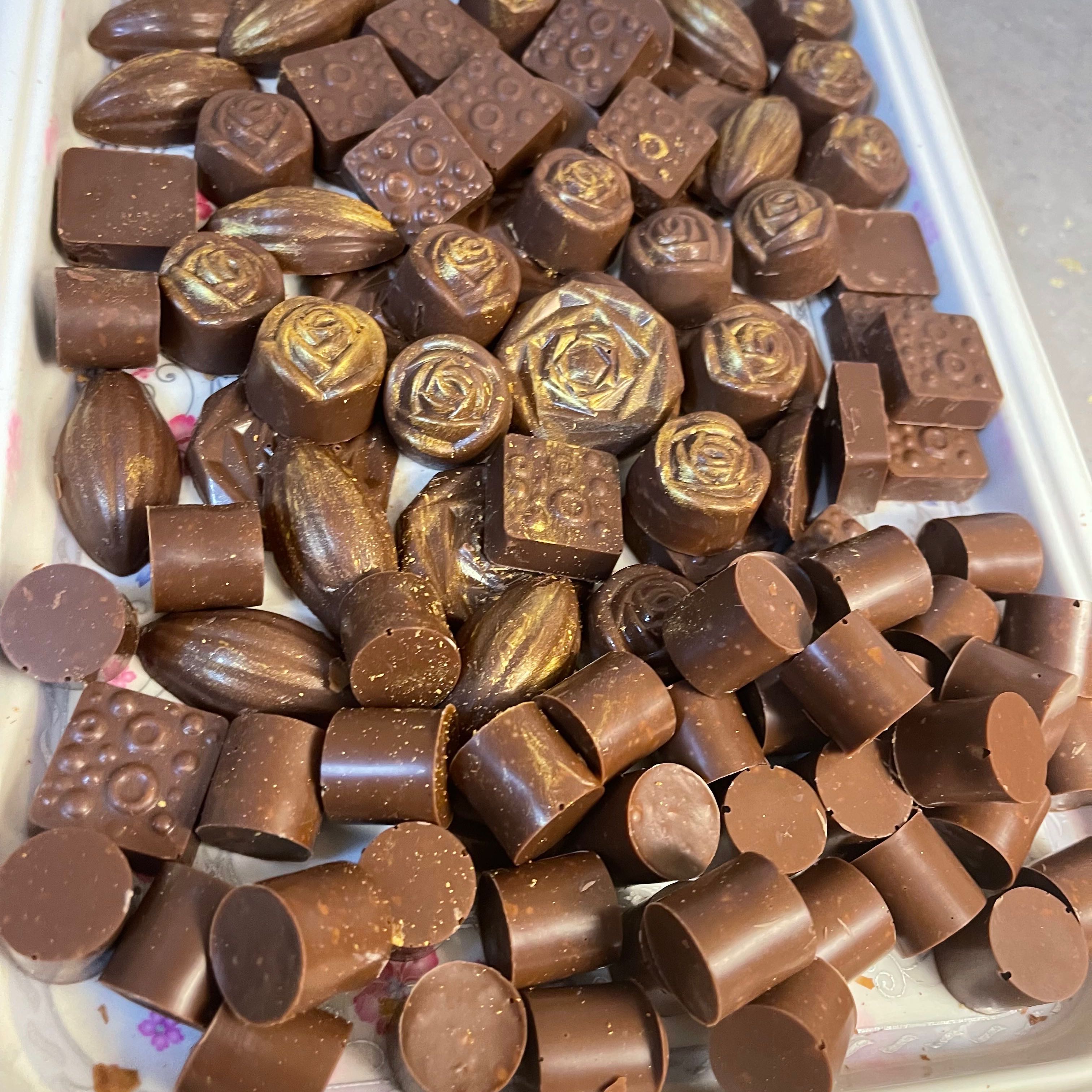 نوفرها لكم بكل الحب 🍫❤️