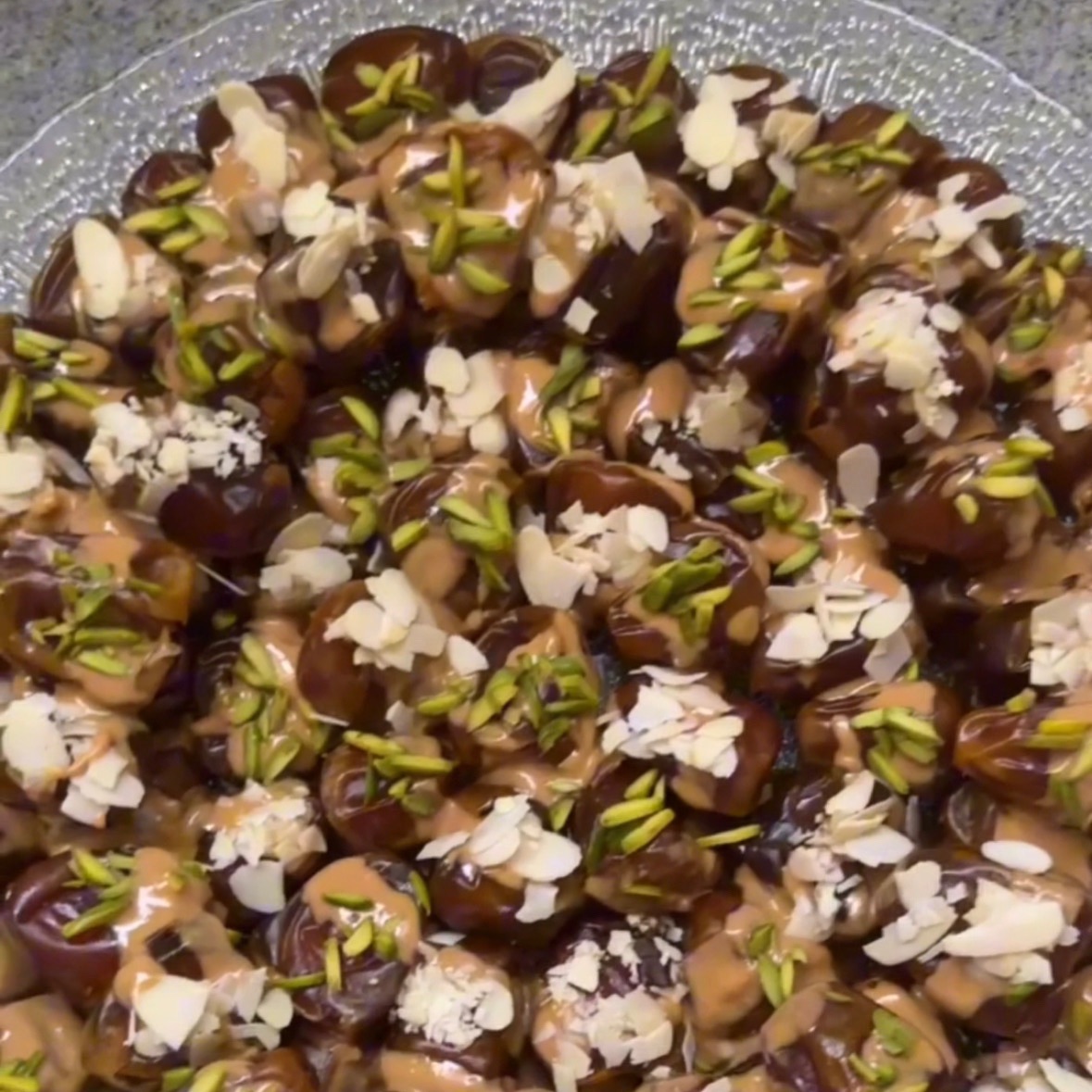 تمر غير محشي