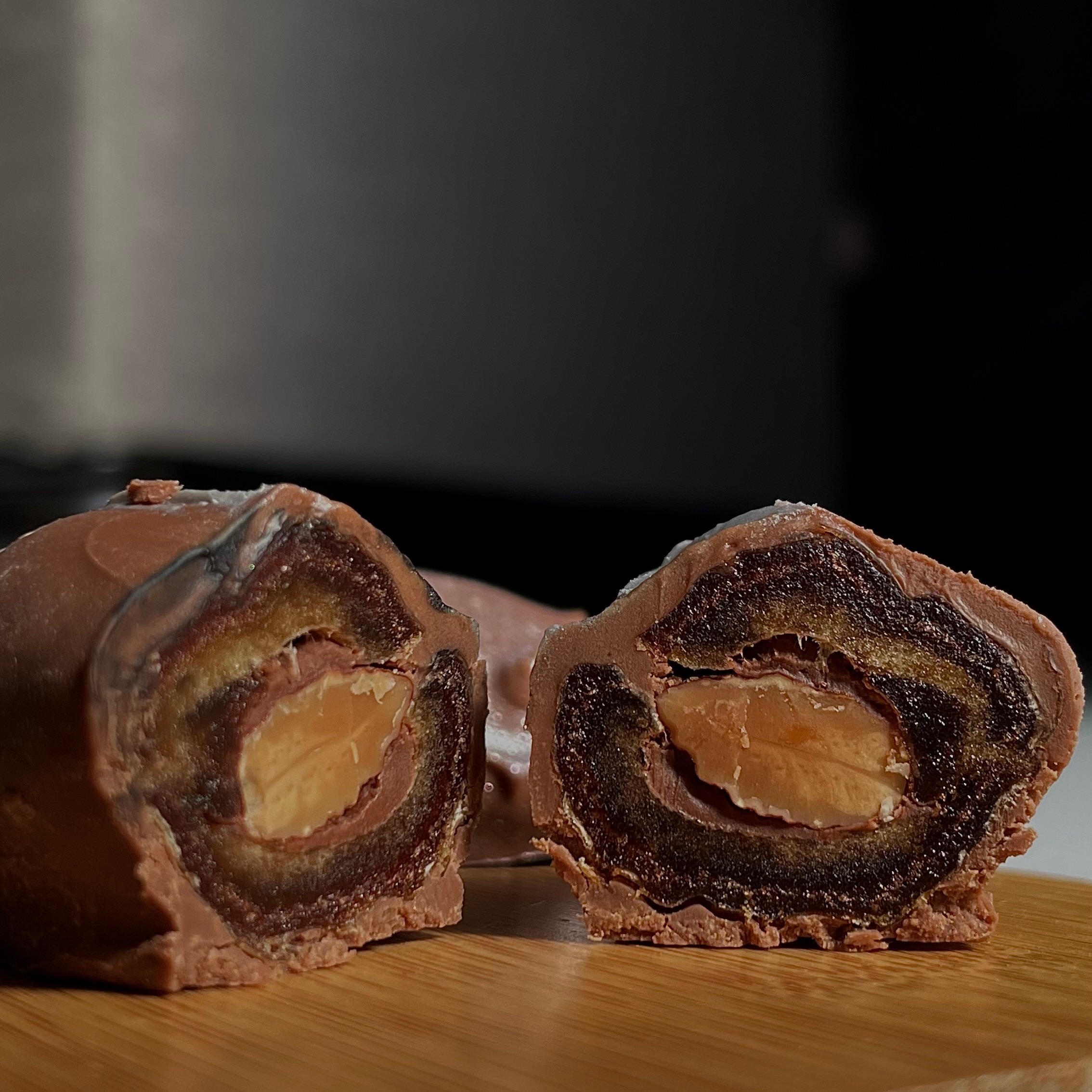 احلى طعم لمناسباتكم وجمعاتكم 
تمر محشي ومغطى بالكاكو الفاخر