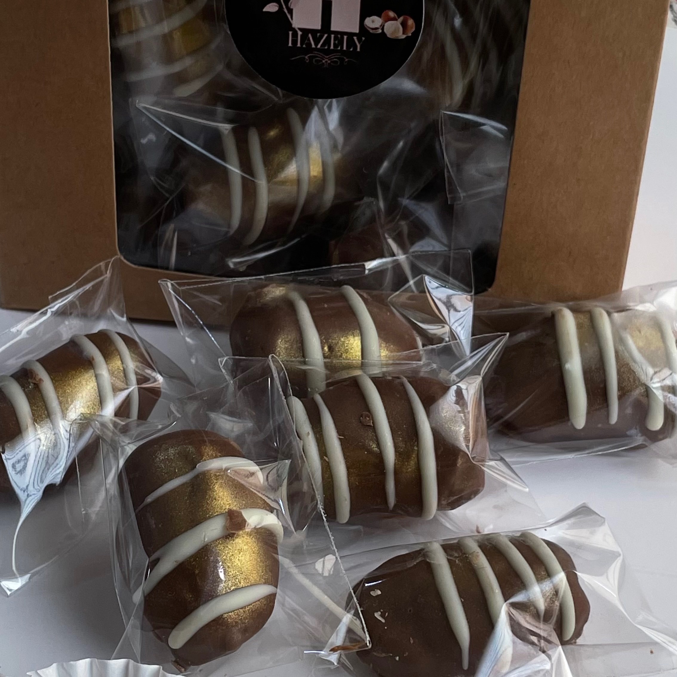 احلى سناك لطلعاتكم وگشتاتكم 
تمر محشي باللوز المحمص والنوتيلا ومغطى بشكولاه بلجيكي فاخر