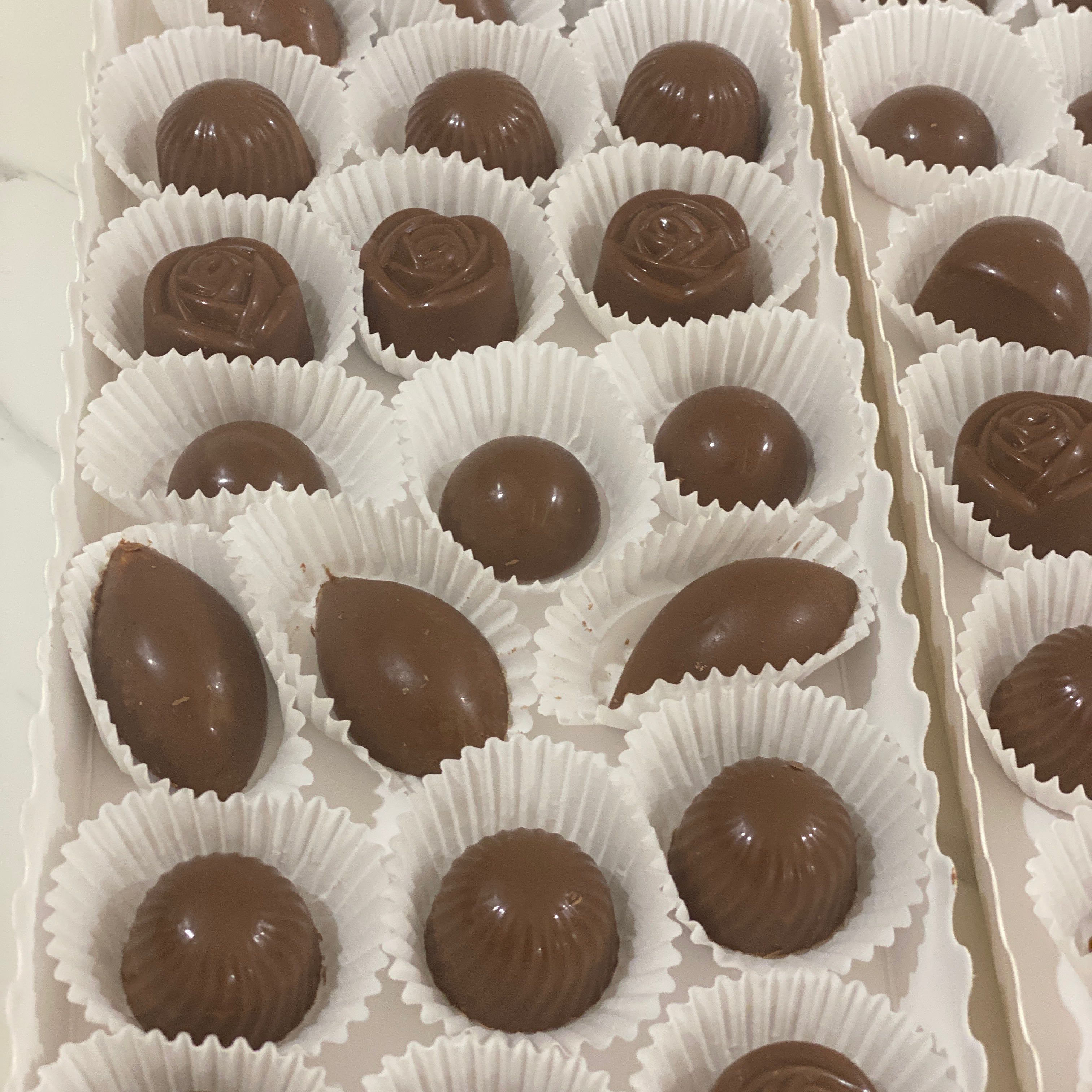 شوكلت بلجيكي متوسط الحجم محشي بعده حشوات