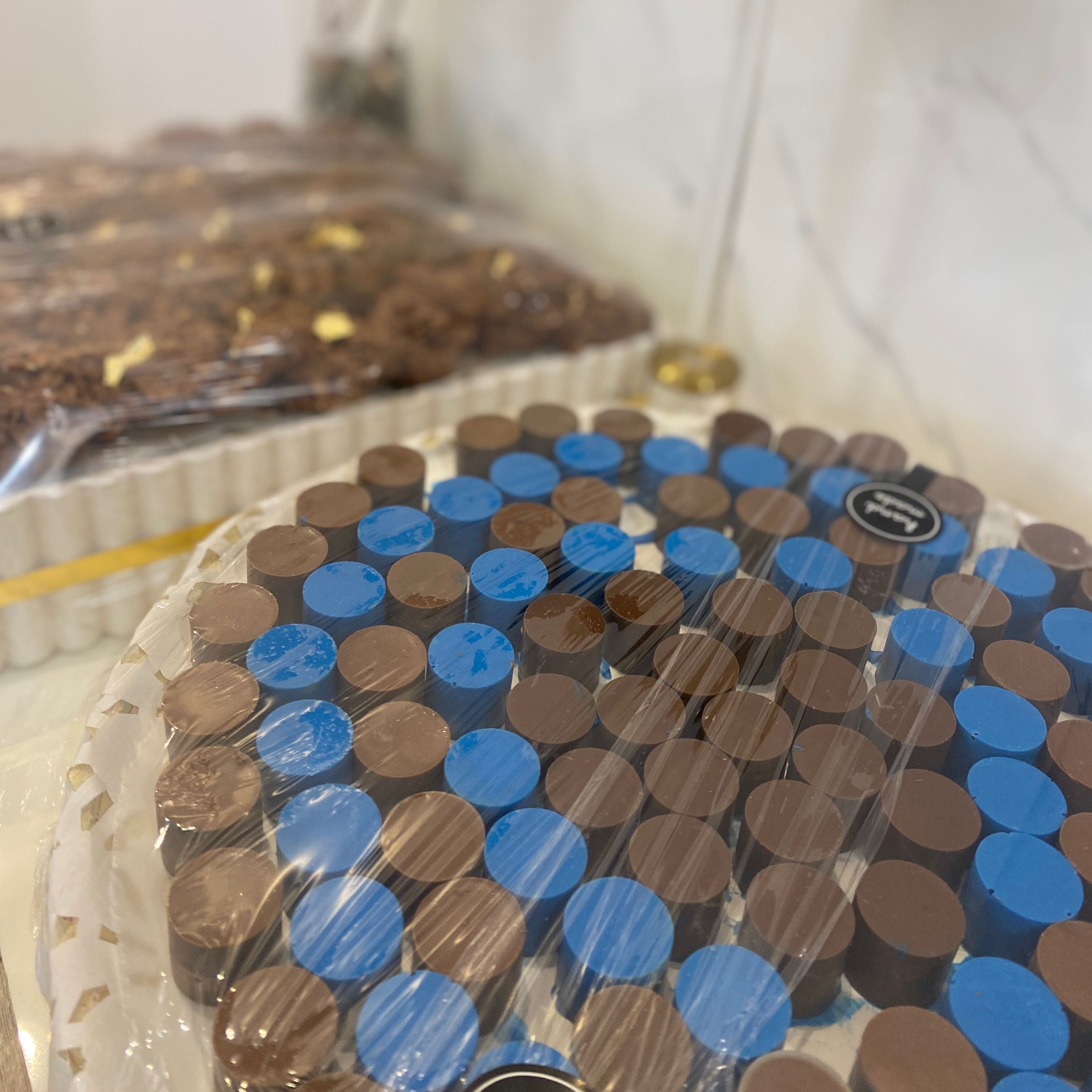 شوكلت مواليد صينيه وسط. بحشوات مختلفه