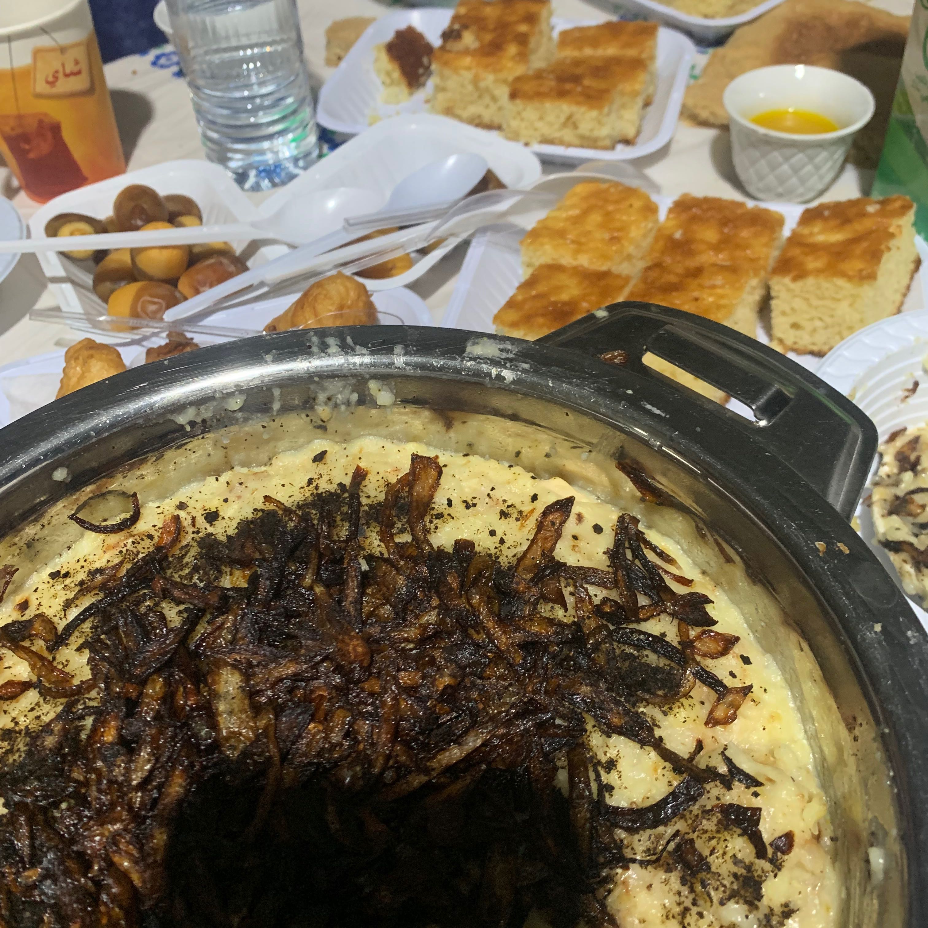 جريش بالدجاج 
بكشنة بصل محمص 
وليمون أسود بودره