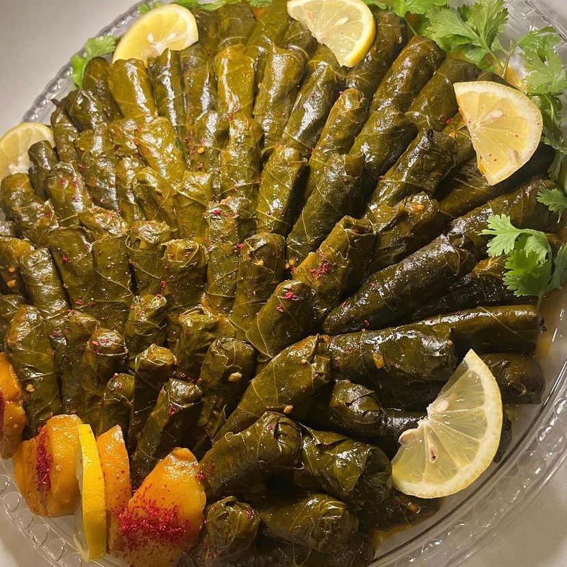 ورق عنب طازج لذيذ وحموضته موزونه وذاايب