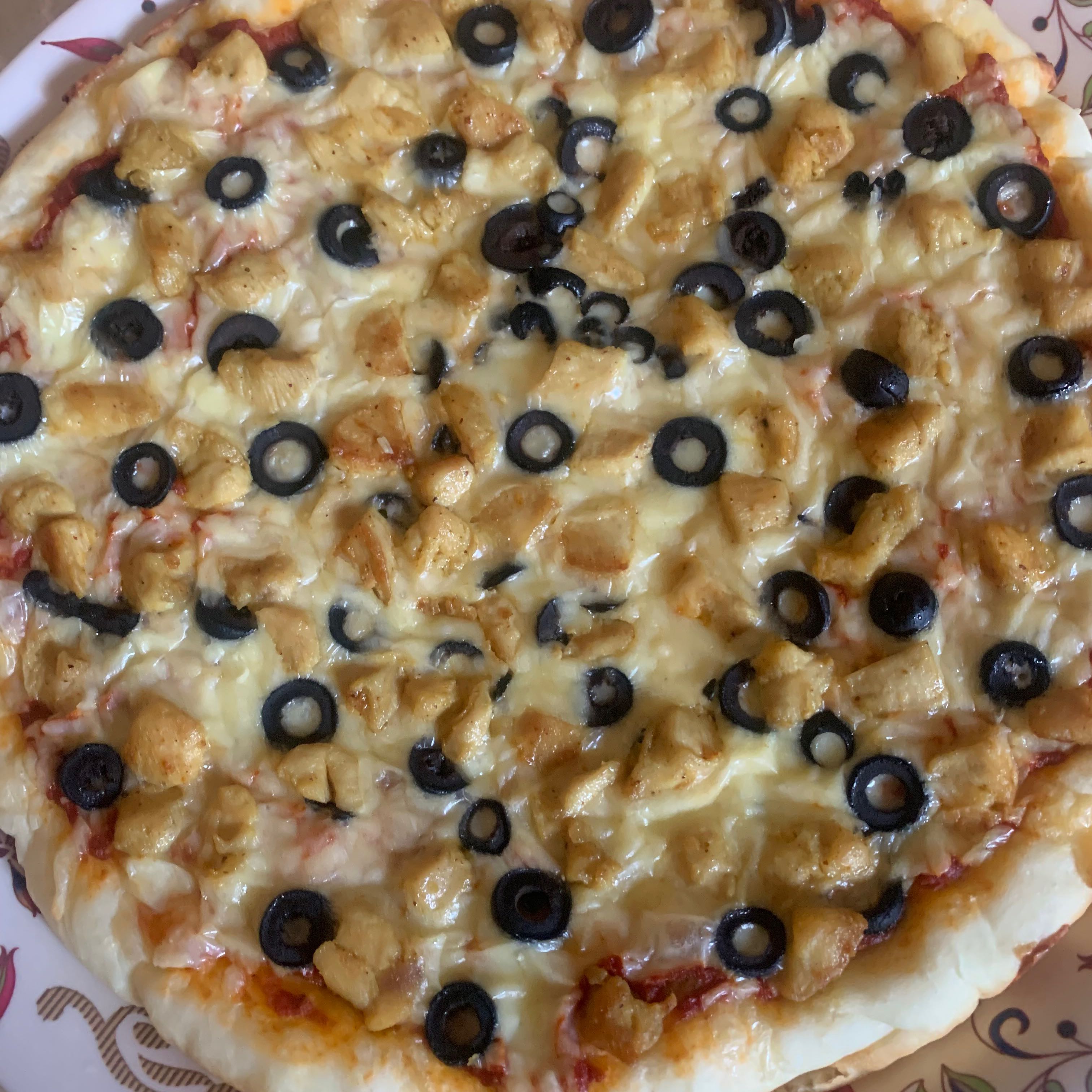 بيتزا بالدجاج كبير