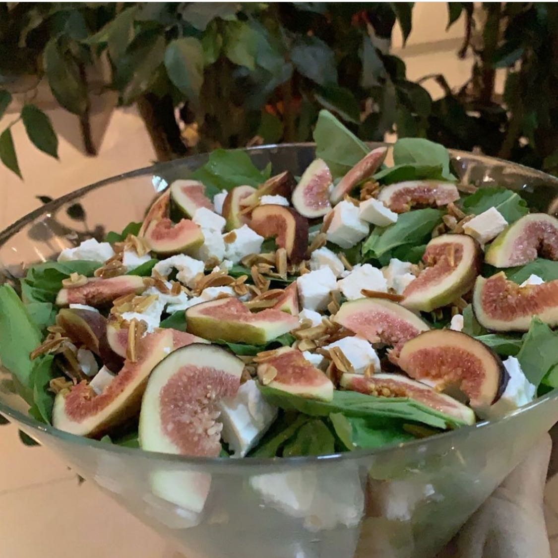 سلطه الجرجير بالتين والجبنه المالحه