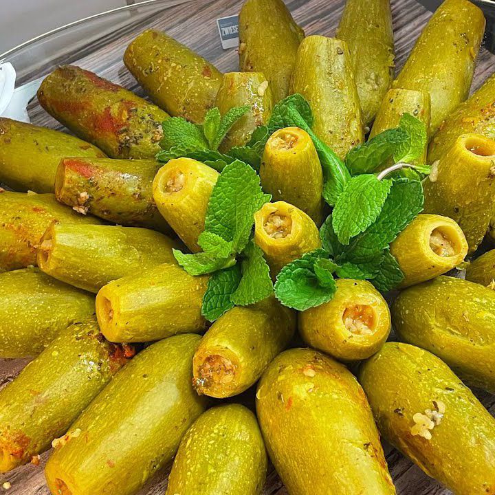 كوسا مع اللحمه والثوم
وبجميع انواعه(عادي،صلصة الندوره،اللبن)
#محاشي#كوسا#