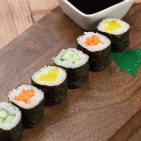 سوشي🍱 خضار🥒🥕🥑 مناسب للنباتيين بسبب قلة وجود هاذا الصنف الا مع الأسماك البحريه
المختلفه🦞🦈🍤🍣
يقدم مع
( الصلصه الحاره والحامضه ،الوسابي ،الصلصه الحامضه)
