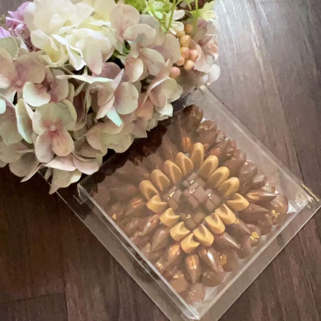 شكولاتة مناسبات يحتوي على كيلو ونص من الشكولاته