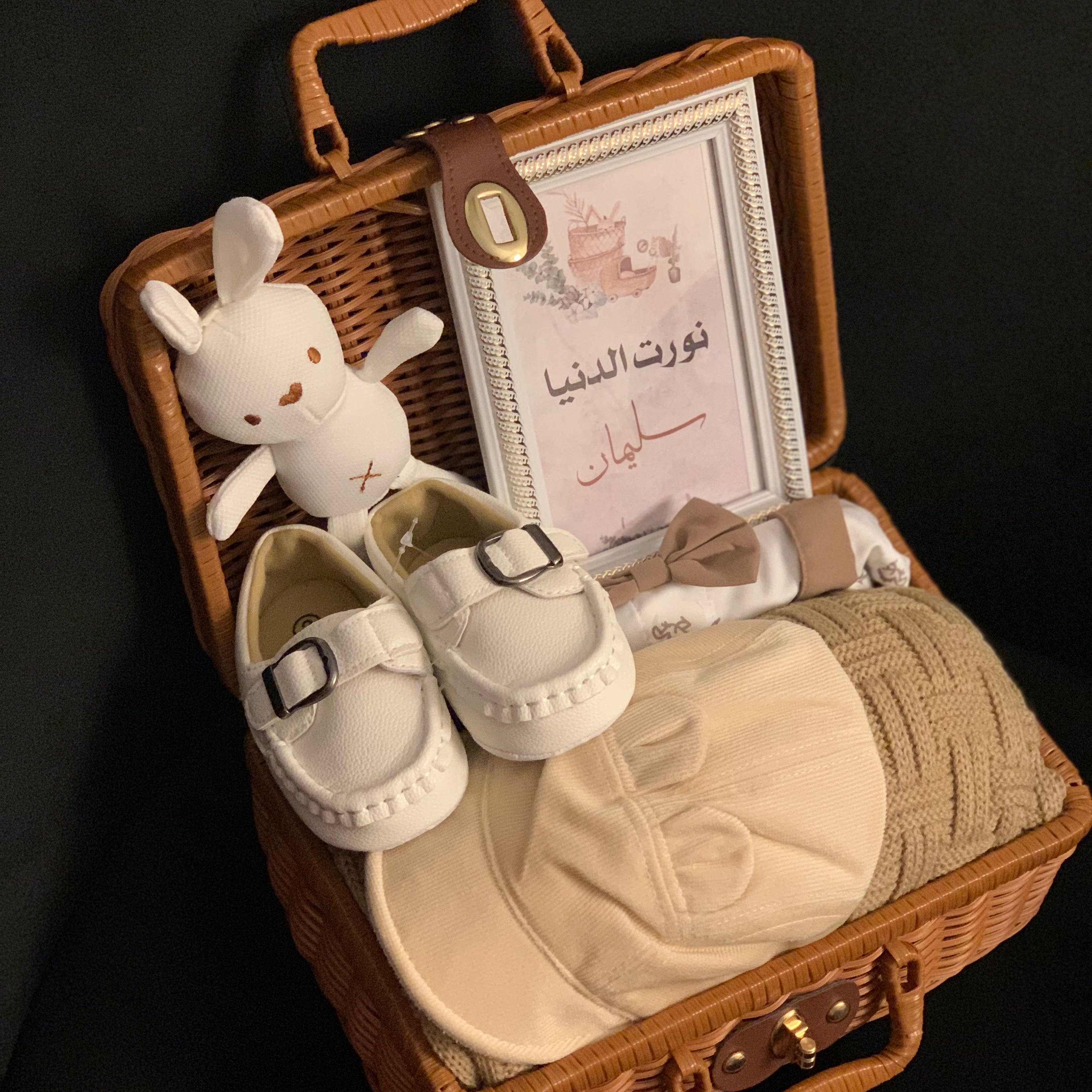 هدايا مواليد اولاد 💙👶🏻
الطقم+طباعة اسم المولو +كرت اهداء +كيس