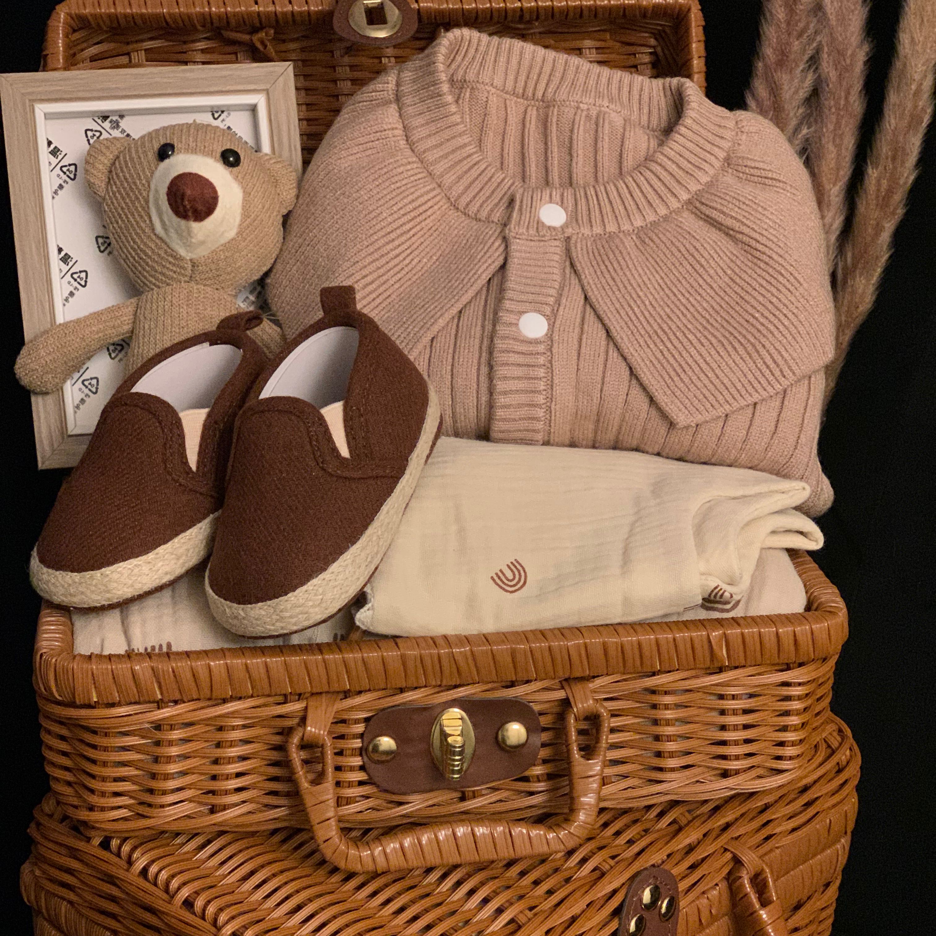 هدايا مواليد اولاد💙👶🏻
الطقم+طباعة اسم المولو +كرت اهداء +كيس