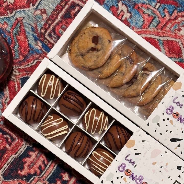 ٨ حبات كوكير 🍪
١٢ حبة حلا الأوريو