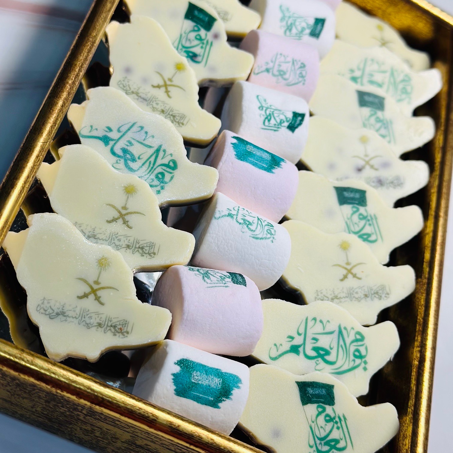 الطباعه ع المارشميلو 👌
والشوكولا