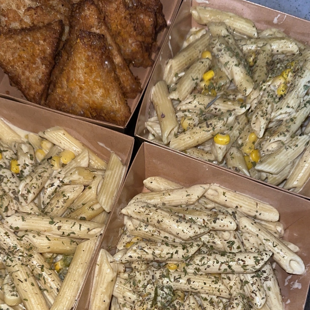 باستا بالجبن وسمبوسة شيتوس😋