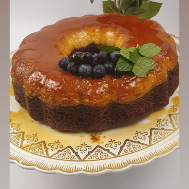 كيكة قدرة قادر
لذيذه 
هشه مع صوص الكريم كرمل