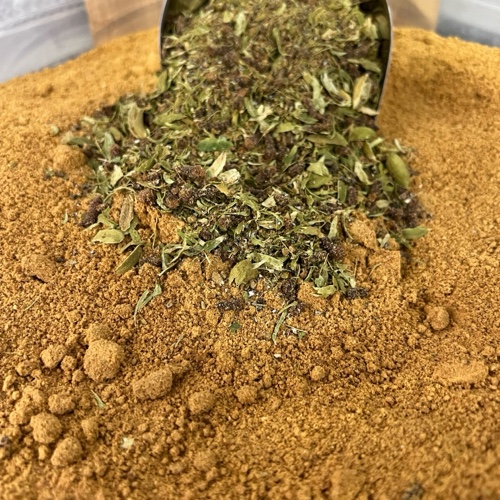 قهوة سعودية  بالهيل والزعفران 
(حمصة نار)🔥