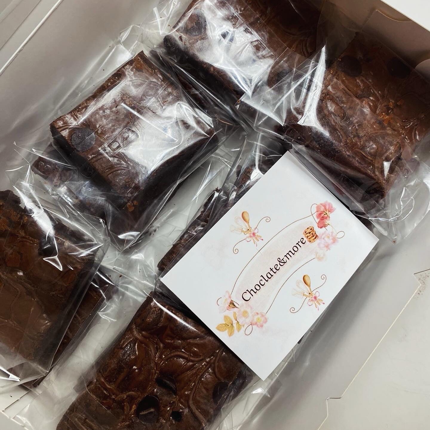براونيز ٤قطع ب ٢٥
١٦قطعه ١٠٠