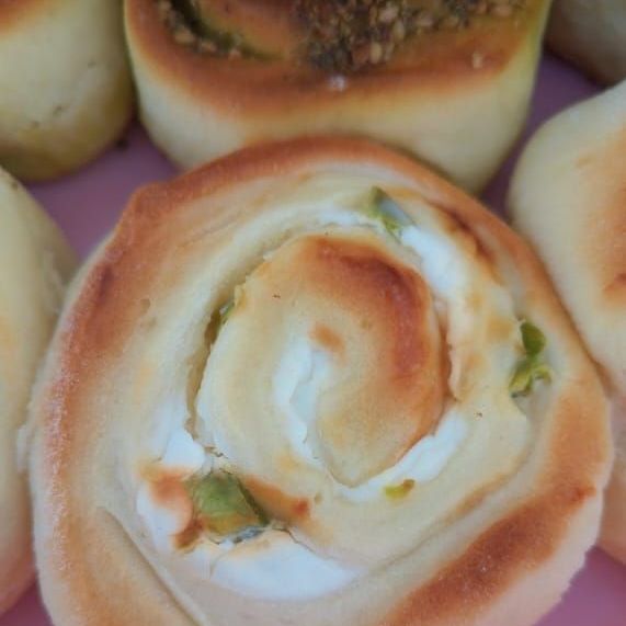 معجنات متنوعة 
جبنه ، لبنه ،لحم ،زعتر ،دجاج ،بيتزا صغيره